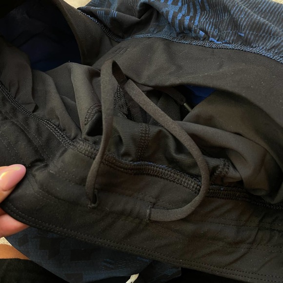 LULULEMON Men's Blue Black Shorts - Picture 4 of 7